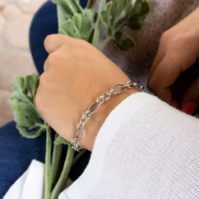 JamesAvery_BR-767-519303_IGC.webp