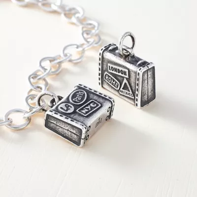 JamesAvery_CM-5543-262461_altS.webp